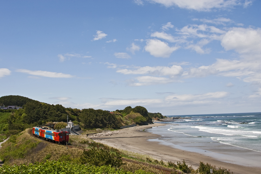 海沿いを走る三陸鉄道