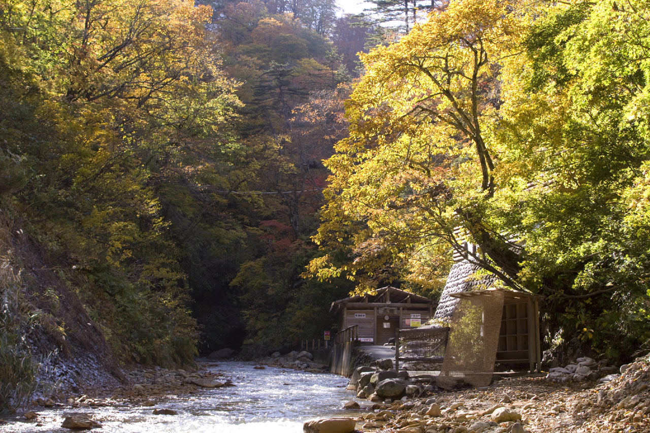 川沿いの湯小屋(夏油温泉)